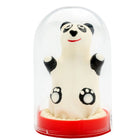 Ein handbemaltes novelty kondom panda modell 1 als weiß schwarz figurine mit roten lippen in einer klaren glaskuppel auf rotem sockel
