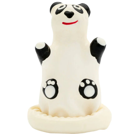 Süßer weiß schwarzer panda seifenspender mit rotem lächeln und pfotenabdrücken auf dem bauch von condomerie panda modell 1