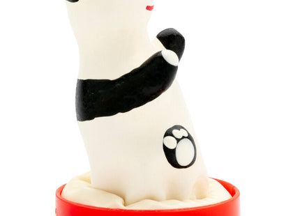 Ein schwarz weißer panda geformter play dough stempel mit rotem kunststoffsockel aus der condomerie handbemalte neuheitskondome panda modell 1 serie
