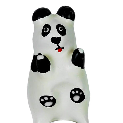 Eine durchscheinend weiße panda-kondomfigur mit schwarz bemalten ohren augen pfoten und roter zunge modell xl