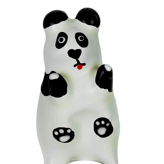 Eine durchscheinend weiße panda-kondomfigur mit schwarz bemalten ohren augen pfoten und roter zunge modell xl