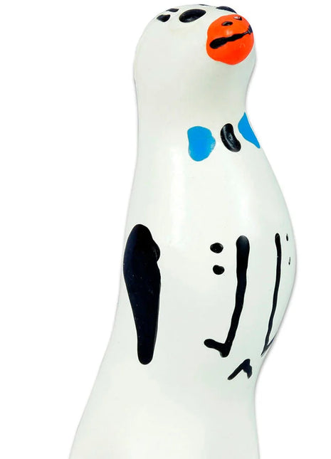 Weißes keramik-pinguinfigürchen mit schwarz-blauen bemalten markierungen und oranger schnabel von CONDOMERIE