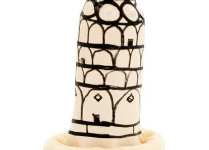 Cremefarbene keramikfigur mit schwarz handbemalten architekturmustern im design eines pisa-turms kondoms