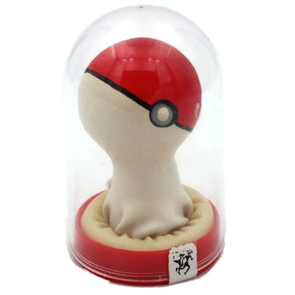 Handbemalte neuheitskondome pokeball rot-weiß figurine aus glas mit einer klaren glasglocke