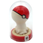 Handbemalte neuheitskondome pokeball rot-weiß figurine aus glas mit einer klaren glasglocke
