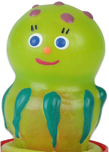 Eine fröhliche limettengrüne kunststoffspielzeug-octopus mit lila punkten blauäugig orangener nase und teal-fühlern aus der condomerie handbemalte neuheitskondome quallen serie