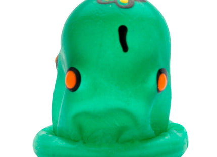 Grüne plastikspielzeugfigur mit orangefarbenen augen und gelben blumenähnlichen mustern auf dem kopf condomerie handbemalte neuheitskondome schildkröte
