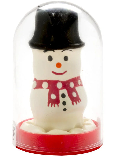 Weißer schneemann aus keramik mit schwarzem zylinder und rotem tupftuch in einer glasglocke von condomerie handbemalte novelty kondome