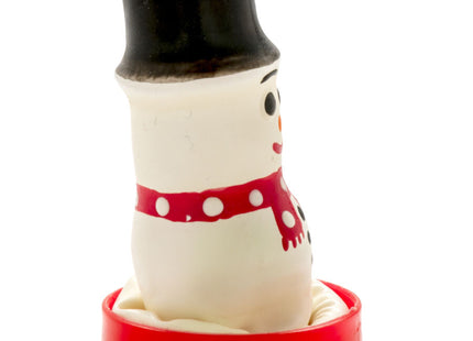 Weißer schneemann-förmiger gumminstamp mit schwarzem zylinder und rotem gepunktetem schal von condomerie