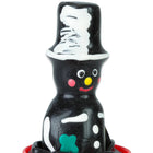 Schwarzer handbemalter schornsteinfeger schneemann mit weißem zylinder rosa wangen gelber nase rotem lächeln und grünem shamrock auf der brust