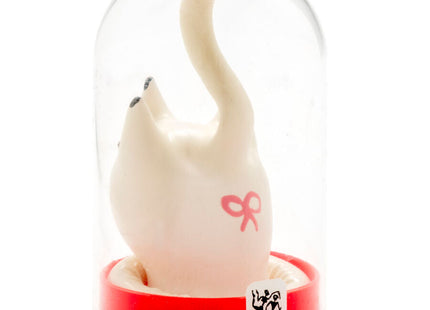Creamfarbene keramik katzenfigur mit rosa schleife unter glaskuppel in condomerie handbemalte neuheitskondome schwan