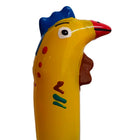 Hellgelbes kunststoffspielzeug in form eines hähnchens mit blauem kamm rotem schnabel und bunten mustern von condomerie handbemalte neuheitskondome schwanzmodell xl