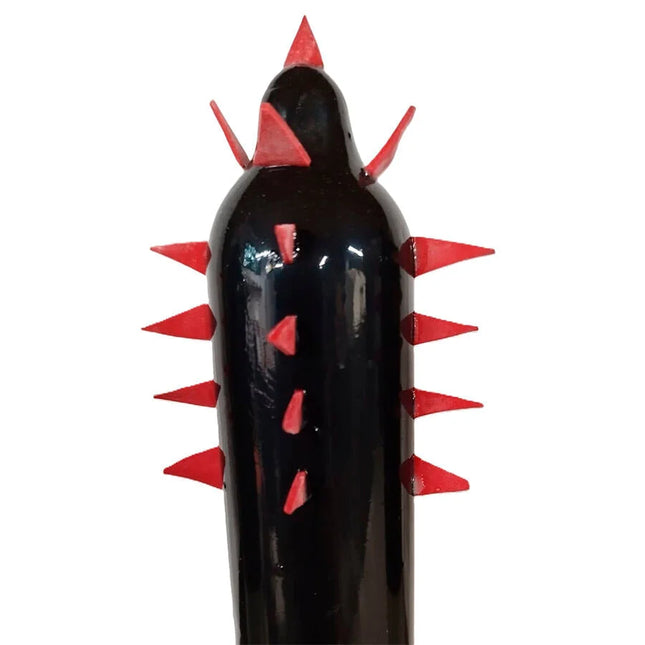 Schwarzer kakten xl handbemalter kondom mit glänzendem schwarzen stachelbaton und roten dreieckigen spikes