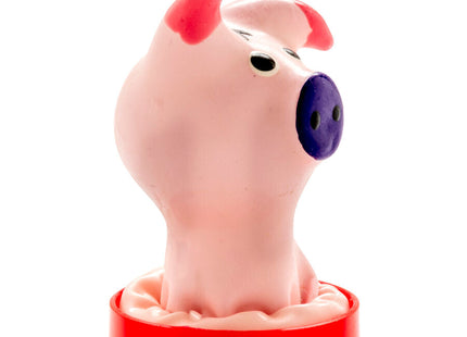 Pinkes handbemaltes kondom in schweinekopf design mit roten ohren und lila schnauze auf rotem sockel
