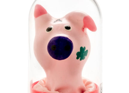 Pink keramische Schweinekopfformige Kondome mit blauer Nase und grünem Kleeblatt unter Glasglocke auf rotem Sockel