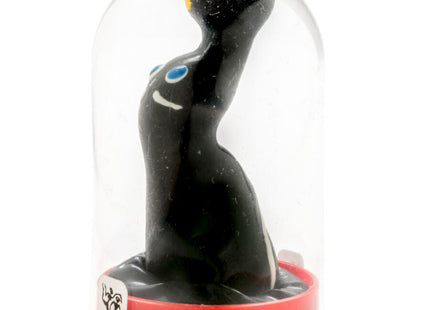 Schwarze keramikfigur mit bunten punkten und glänzender oberfläche unter glashülle aus condomerie seelöwe kollektion
