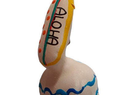 Weiße keramikfigur einer person mit einem orange gepunkteten surfbrett aloha für handbemalte neuheitskondome