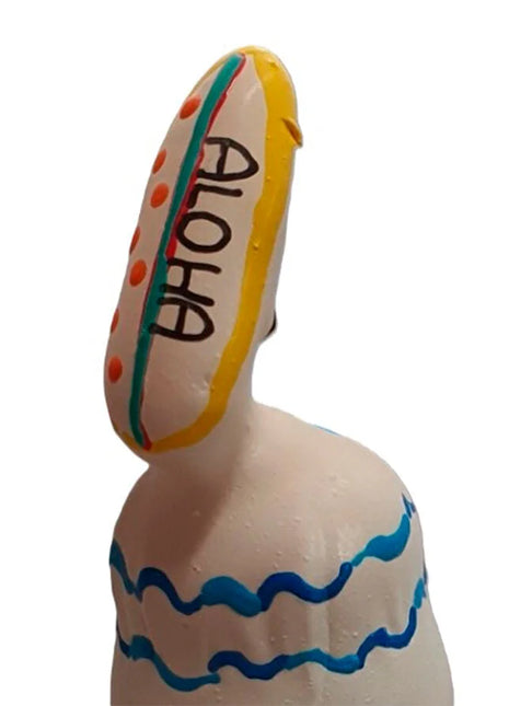 Weiße keramikfigur einer person mit einem orange gepunkteten surfbrett aloha für handbemalte neuheitskondome