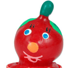 Ein fröhlicher roter tomatenförmiger handbemalter kondomfigur mit grünem blatt, blauen augen und lächelndem mund