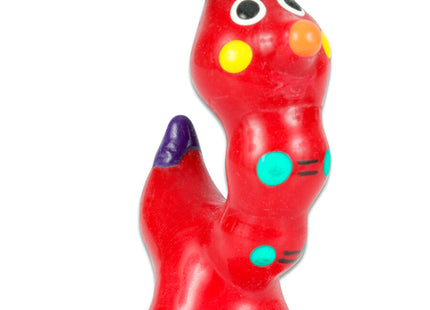 Ein leuchtend roter, glänzender Keramik-Wurm mit lila Spitzen und bunten Flecken von Condomerie Handbemalte Neuheitskondome