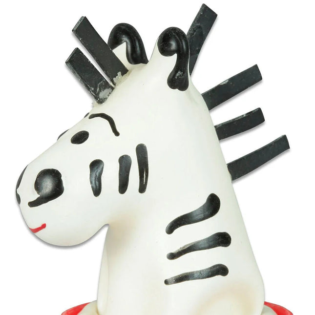 Weiße zebra handbemalte kondomfigur mit schwarzen streifen und roten nasenhörnern von condomerie