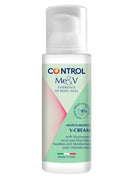 Control me&v feuchtigkeitsspendende v-cream intim in klarer plastikflasche mit weißem pumpspender und mintgrünem etikett
