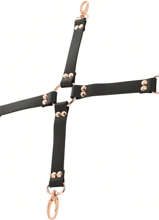 COQUETTE CHIC DESIRE – Fantasy Hogtie-Verbinder aus veganem Leder - Bondage-Set