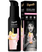 Schwarze pumpflasche von coquette candylicious vegan wasserbasiertem gleitmittel mit rosa milkshake grafik und passender verpackung