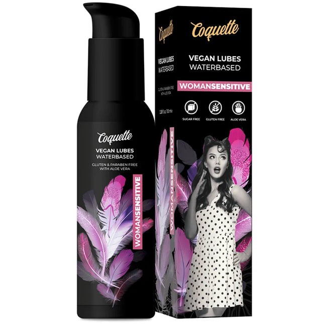 Schwarze pumpflasche coquette vegan wasserbasiertes lubrikant mit pinkem und weißem federmotiv etikett