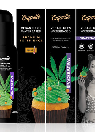 Schwarze pumpflasche coquette vegan wasserbasiertes lubricant mit grünem cannabisklatt und label spacesativa