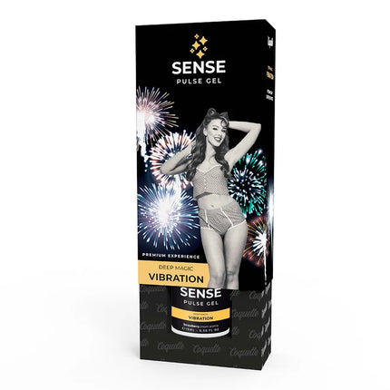 Coquette chic desire pulse erdbeer vibrationsgel premium flüssigkeit 15ml in schwarz gold mit frau in dessous vor feuerwerk
