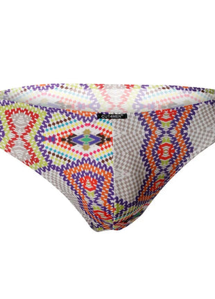 Vibrante geometrisch gemusterte cut4men low rise herrenbriefs in rot, lila, grün und orange auf grauem grund