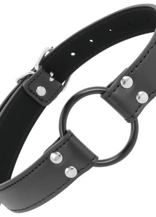 Schwarzes lederhalsband darkness gag mit silbernen metallnieten und zentralem ring mit 36 cm durchmesser
