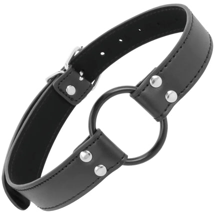 Schwarzes lederhalsband darkness gag mit silbernen metallnieten und zentralem ring mit 36 cm durchmesser