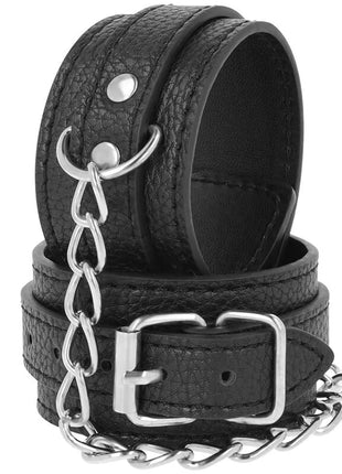 Schwarzes handschellen cuff aus strukturiertem leder mit silberfarbener schnalle und kette