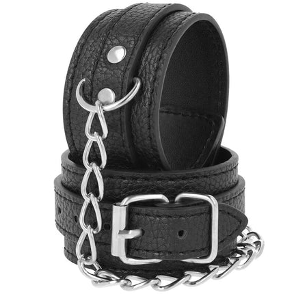 Schwarzes handschellen cuff aus strukturiertem leder mit silberfarbener schnalle und kette