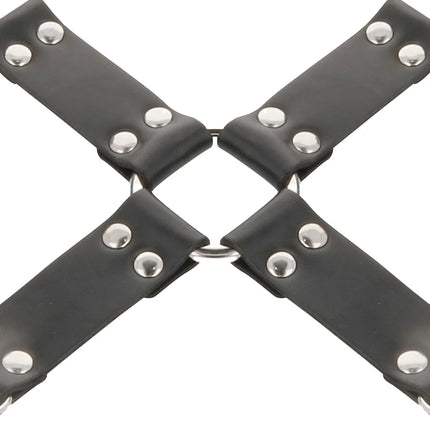 Schwarzes lederhandschellen-sets für füße und hände mit silbernen nieten und zentralem ring aus metall