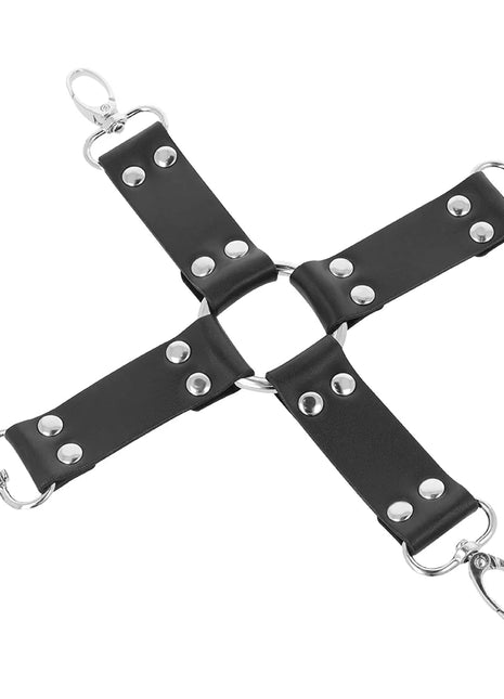 Schwarzes lederhandschellen-set für füße und hände mit silberfarbenen metallbeschlägen und druckknöpfen