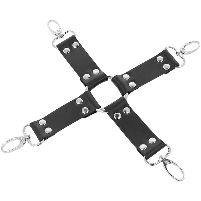 Schwarzes lederhandschellen-set für füße und hände mit silberfarbenen metallbeschlägen und druckknöpfen