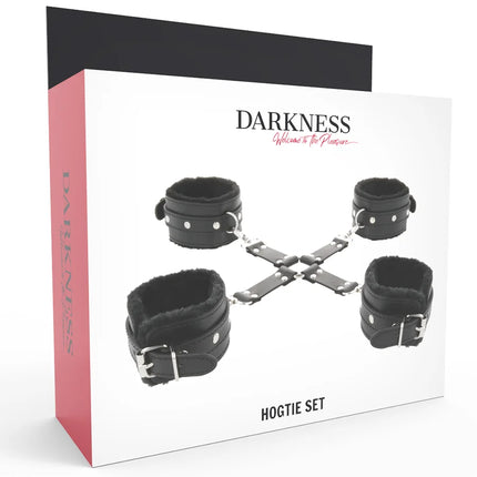 Schwarzes lederhogtie set mit weichem futter und silberfarbenen metallbeschlägen für hände und füße