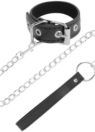 Schwarzer leder-collar mit silberner metall-schnalle und kette, verbunden mit passender schwarzer leder-leine, darkness penisring mit riemen