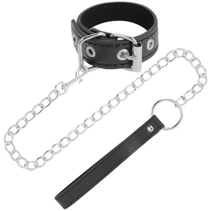 Schwarzer leder-collar mit silberner metall-schnalle und kette, verbunden mit passender schwarzer leder-leine, darkness penisring mit riemen