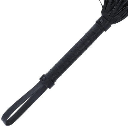 Dunkle schwarze bondage peitsche 42 cm aus leder mit strukturiertem griff und gefranstem kopf
