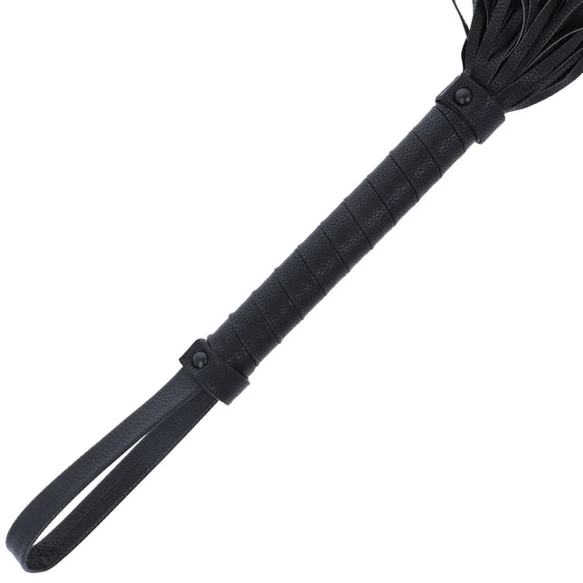 Dunkle schwarze bondage peitsche 42 cm aus leder mit strukturiertem griff und gefranstem kopf
