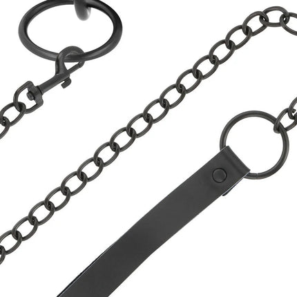 Schwarze halskette darkness mit mattem metallkettenanhänger und passendem schwarzen lederband