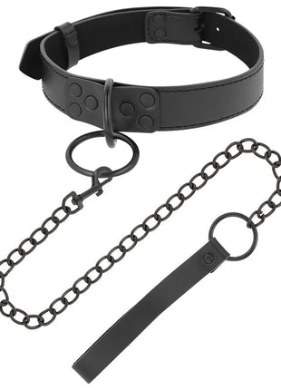 Schwarze lederhalskette darkness mit metallkette und griff für vielseitige getragenutzung