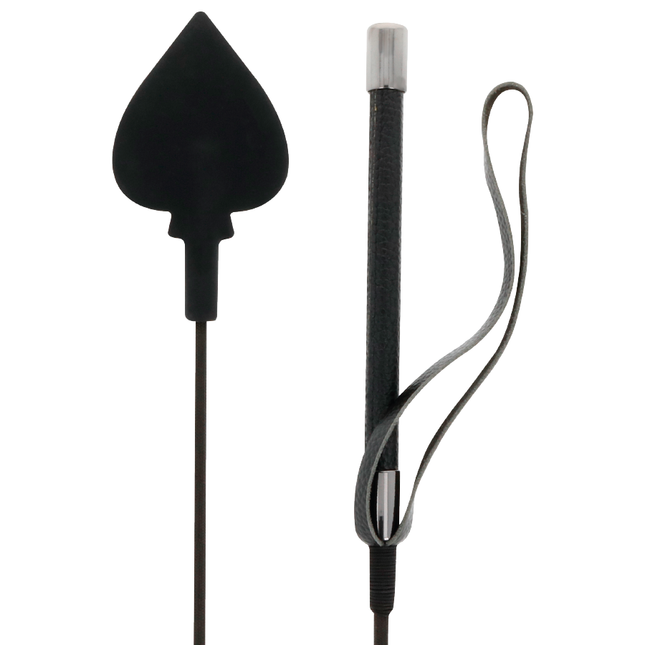 Dunkle schwarze silikon-peitsche mit spatenförmigem griff, mattiertem griff und silberner metallkappe 60 cm
