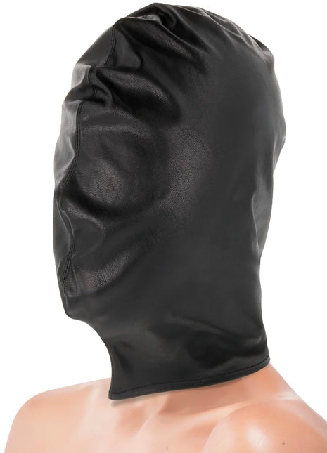 Schwarze lederunterjugungsmaske darkness mit glattem, glänzendem finish und feinen falten