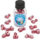 Eine klare plastikflasche mit schwarzem deckel enthält rosa, knochenförmige zuckerüberzogene bonbons namens caramelos de la juventud im produkt diabolo picante erdbeere/kirsche