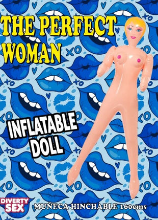 Ein pfirsichfarbener aufblasbarer doll mit blondem haar und rosa brustwarzen vor blauem lippenmuster